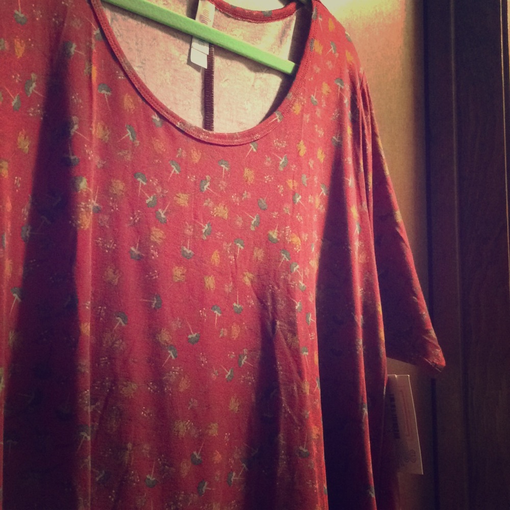 NWT Lularoe Perfect-T